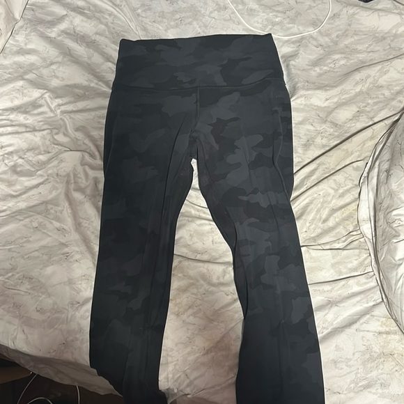 Size 4 camo lululemmon leggings - Picture 1 of 1
